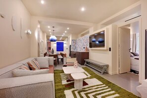 Living area - Marais Rue Archives next to Picasso Museum, Place des Vosges,and Rue de Bretagne (Paris)