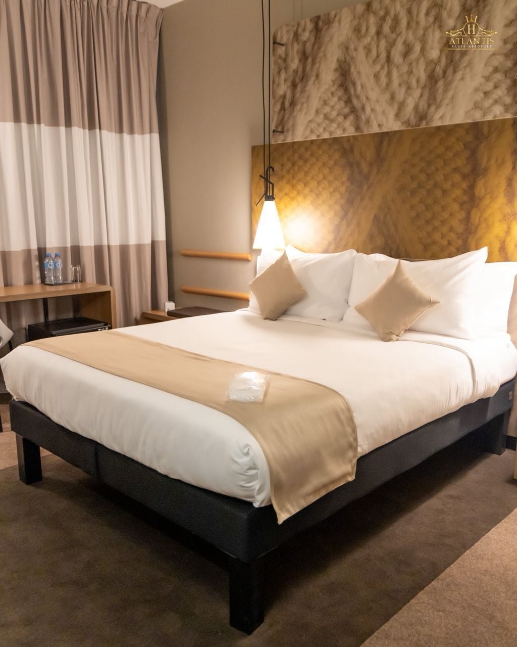 Chambre Double Classique, vue ville | Espace de travail pour ordinateur portable, Wi-Fi gratuit