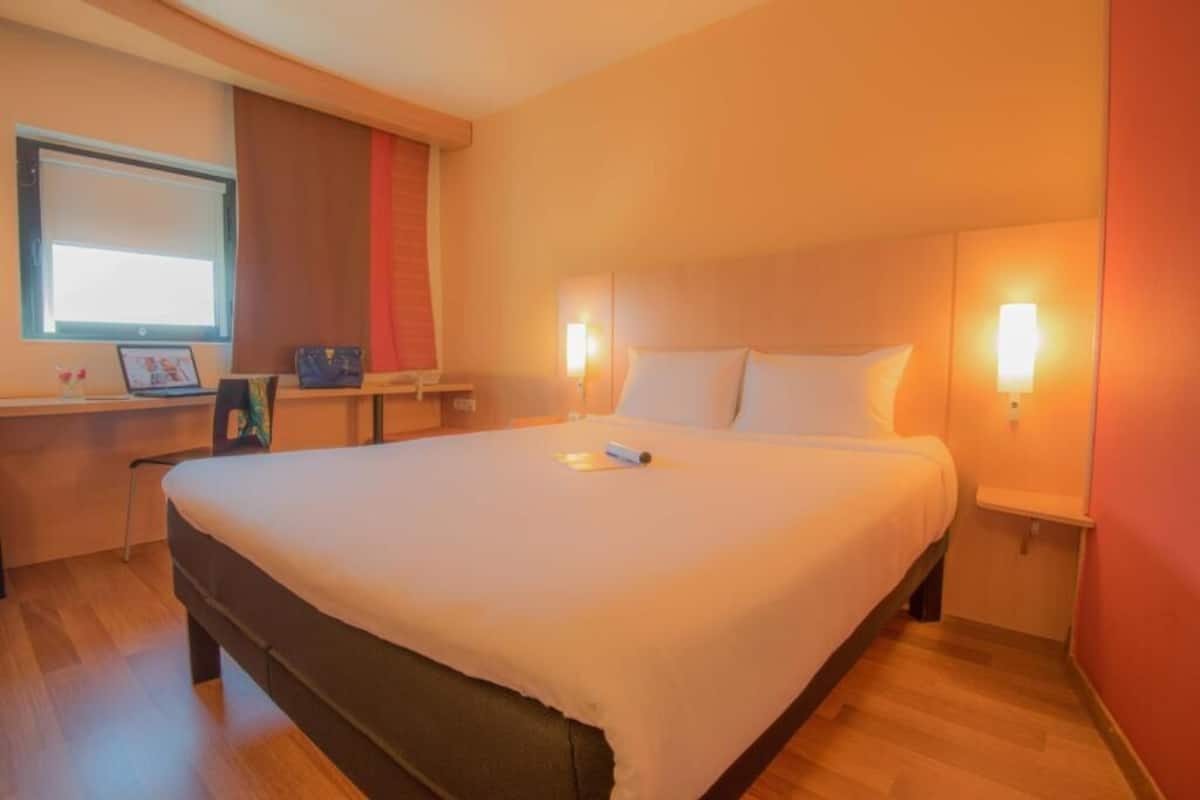 مساحة عمل للكمبيوتر المحمول وواي فاي مجانًا