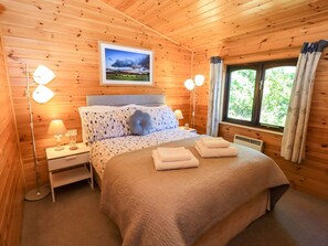 2 Schlafzimmer, individuell dekoriert, individuell eingerichtet