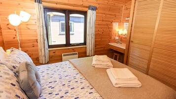 2 bedrooms, individually decorated, individually furnished, free WiFi