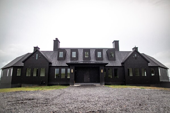 المنشأة من الخارج