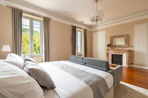 5 chambres, fer et planche à repasser, accès Internet, draps fournis