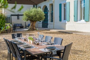 屋外ダイニングエリア