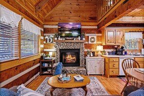 Interior - Hot Tub, View, Pool Table, Fireplace, Honeymoon! (Sevierville)