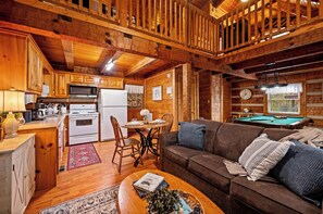 Interior - Hot Tub, View, Pool Table, Fireplace, Honeymoon! (Sevierville)