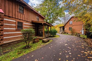 Exterior - Hot Tub, Pool Table, Fireplace, Views, Relax! (Sevierville)
