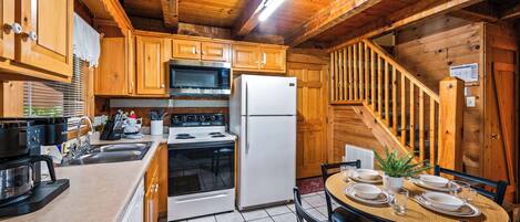 Refrigerador, microondas, horno, placa de cocina