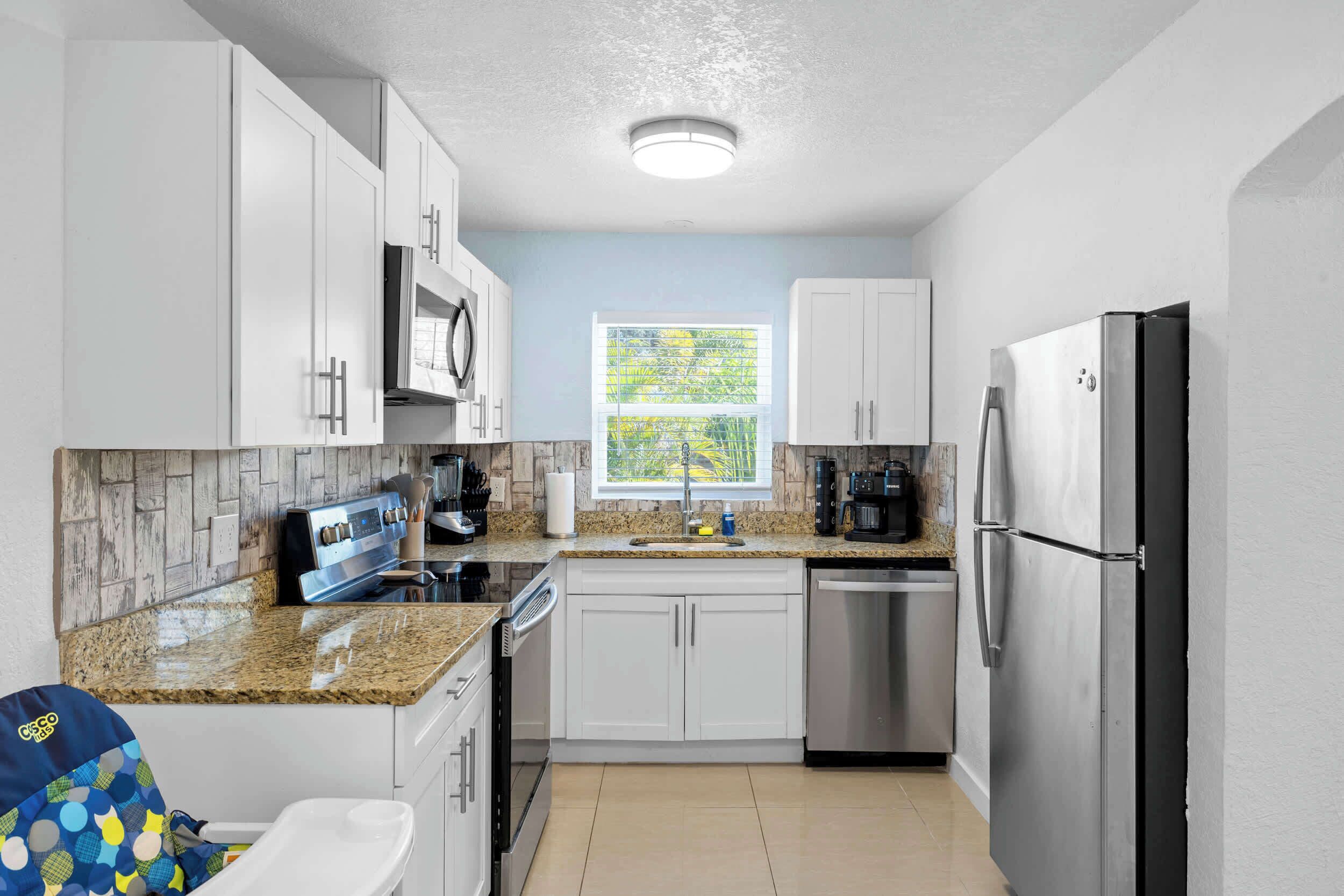 Frigorífic, microones, forn i placa de cuina 