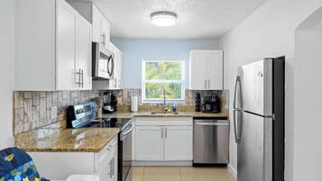 Frigorífic, microones, forn i placa de cuina