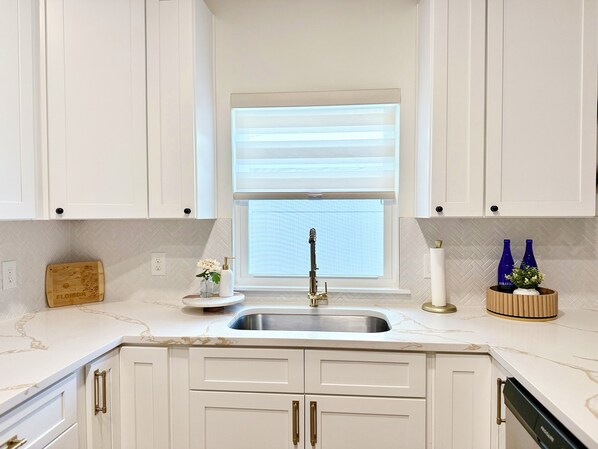 Fridge, microwave, oven, stovetop - Brand New Coastal Escape 3-bedroom house, 1 mile from historic St. Augustine (St. Augustine)