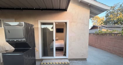 Cozy 2-bedroom apartment in enchanting Claremont with AC