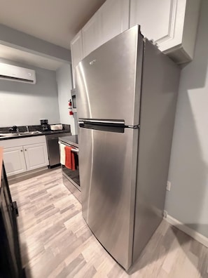 ميكروويف، فرن، موقد طهي مسطح، غسالة أطباق