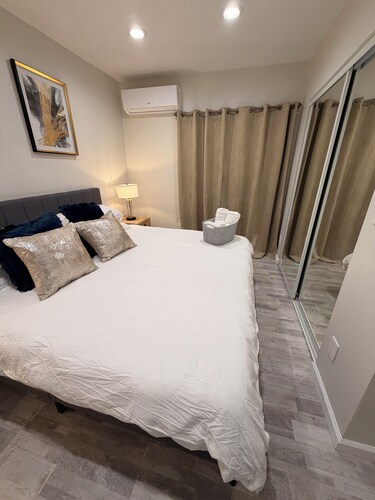 Cozy 2-bedroom apartment in enchanting Claremont with AC