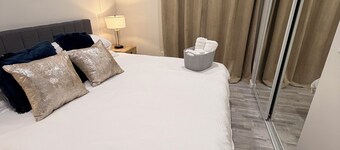 Cozy 2-bedroom apartment in enchanting Claremont with AC