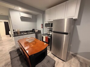 Mikrowelle, Ofen, Herdplatte, Geschirrspüler