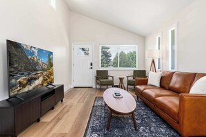 TV, bøker og kontorer