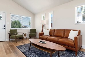 TV, bøker og kontorer