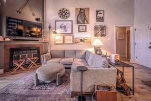 Fernseher, Stereoanlage, Arbeitsbereiche
