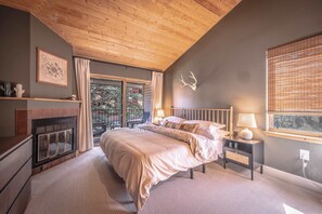 3 Schlafzimmer, Schreibtisch, Bügeleisen/Bügelbrett, Reisekinderbett