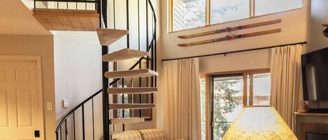 Télévision, chaîne hi-fi, espaces bureaux