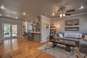 TV, offices - Tech Terrace Retreat-Walk to Tech+Games-BBQ+Patio (Lubbock)