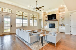 TV, fireplace, offices