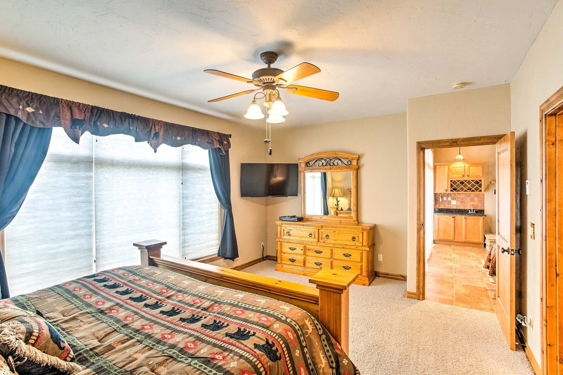 3 habitaciones, tabla de planchar con plancha, wifi y ropa de cama 