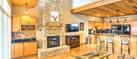 Télévision, cheminée, espaces bureaux