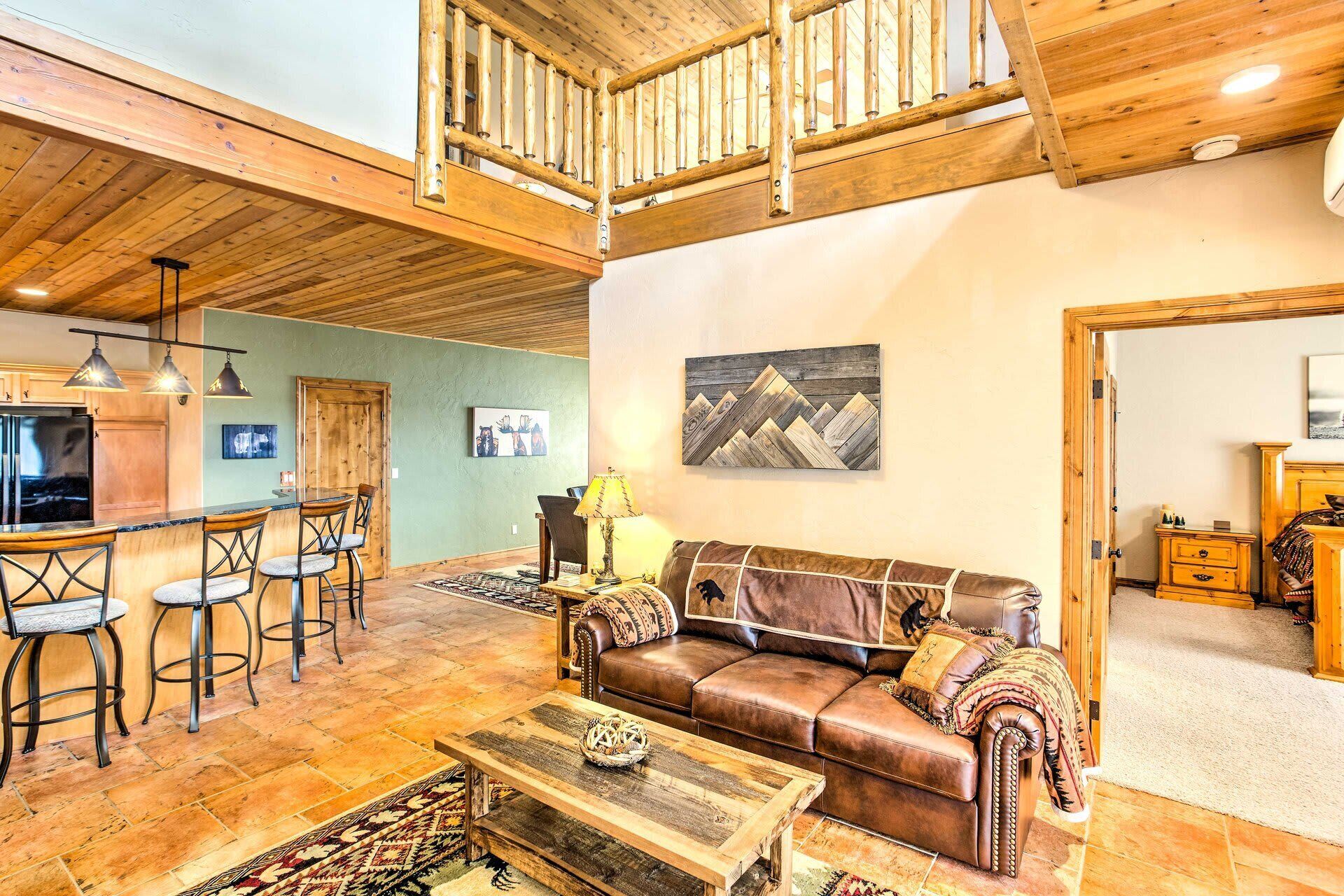 Télévision, cheminée, espaces bureaux