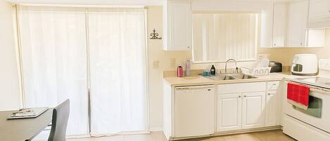 電子レンジ、オーブン、コンロ