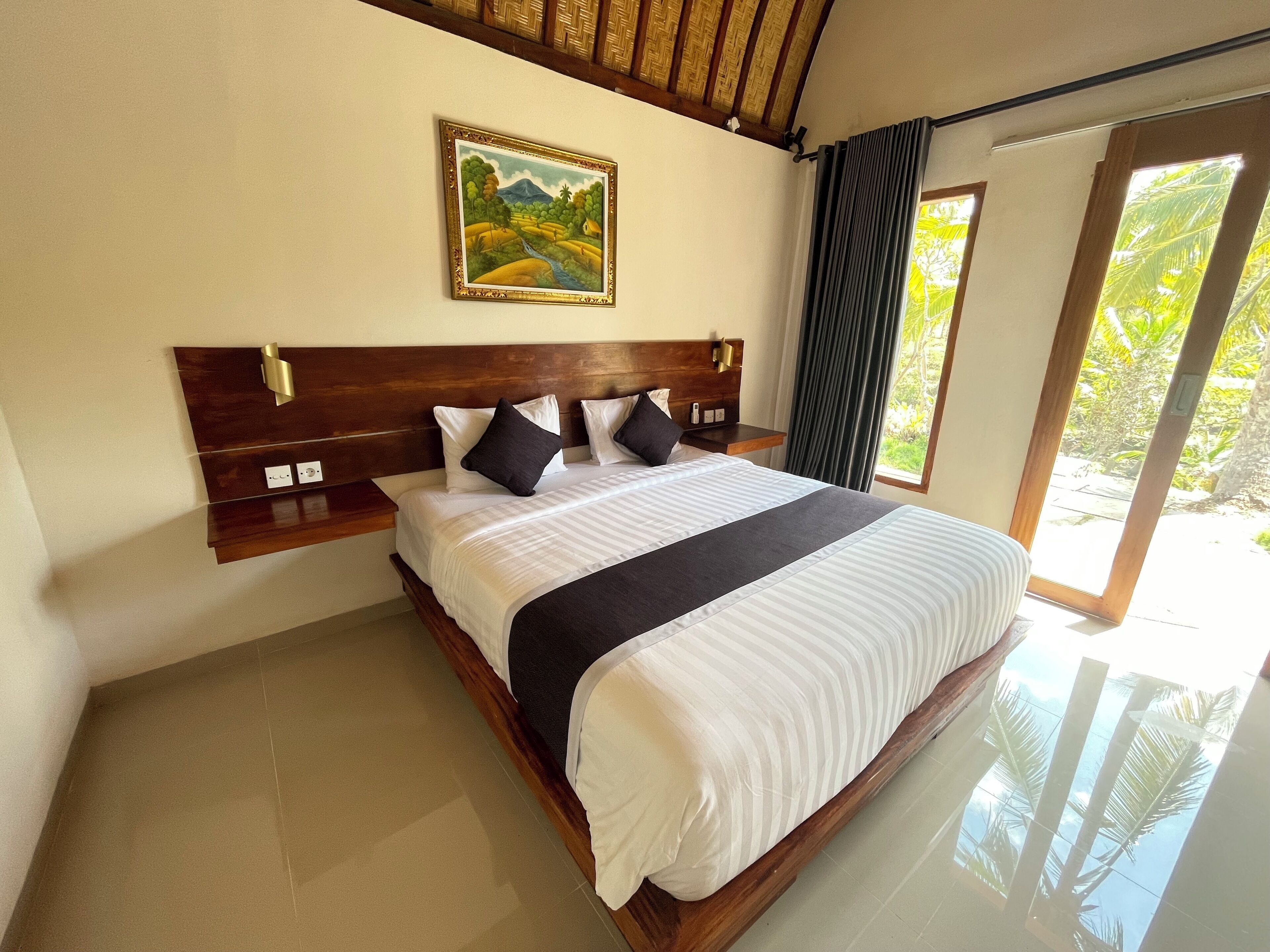 Habitación Deluxe doble, vistas a la piscina | Ropa de cama de alta calidad y colchones con acolchado adicional