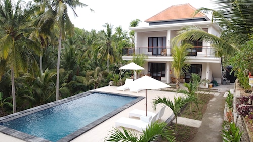 The Lebah Kelingking Villa