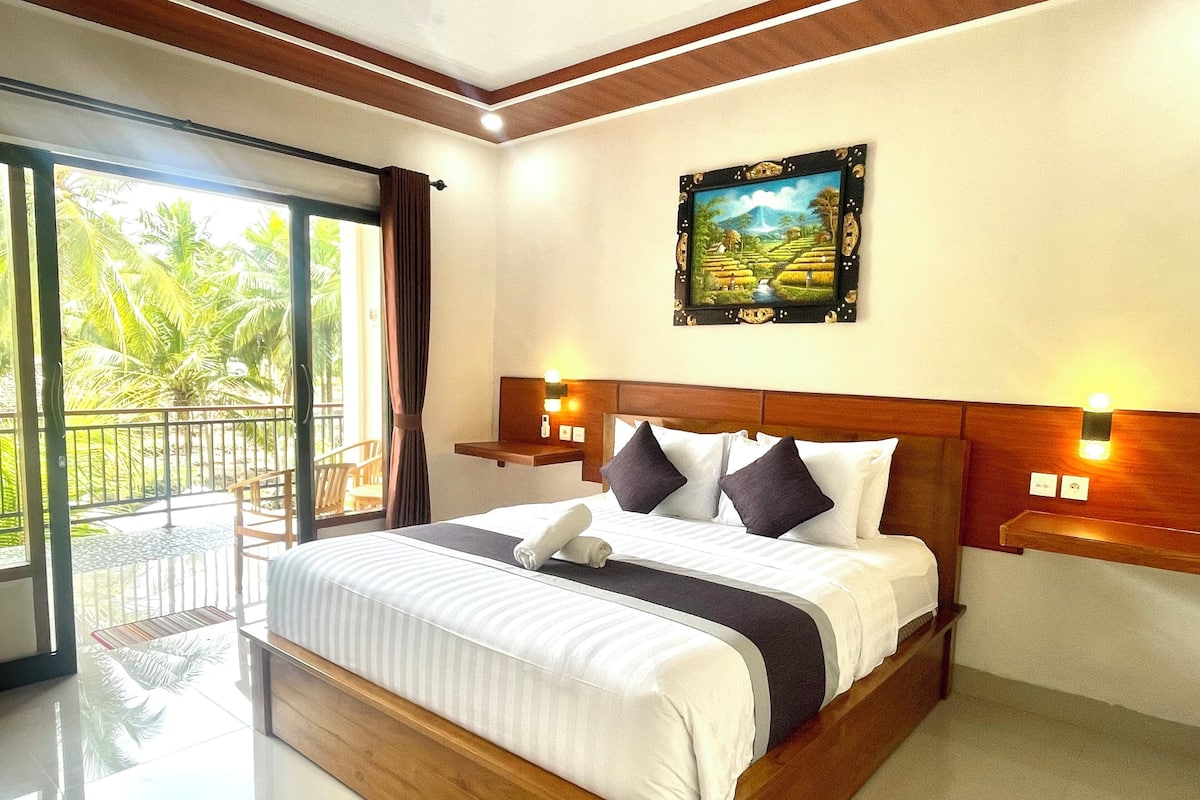 Superior tweepersoonskamer, privébadkamer, uitzicht op zwembad | Luxe beddengoed, pillowtop-bedden, verduisterende gordijnen