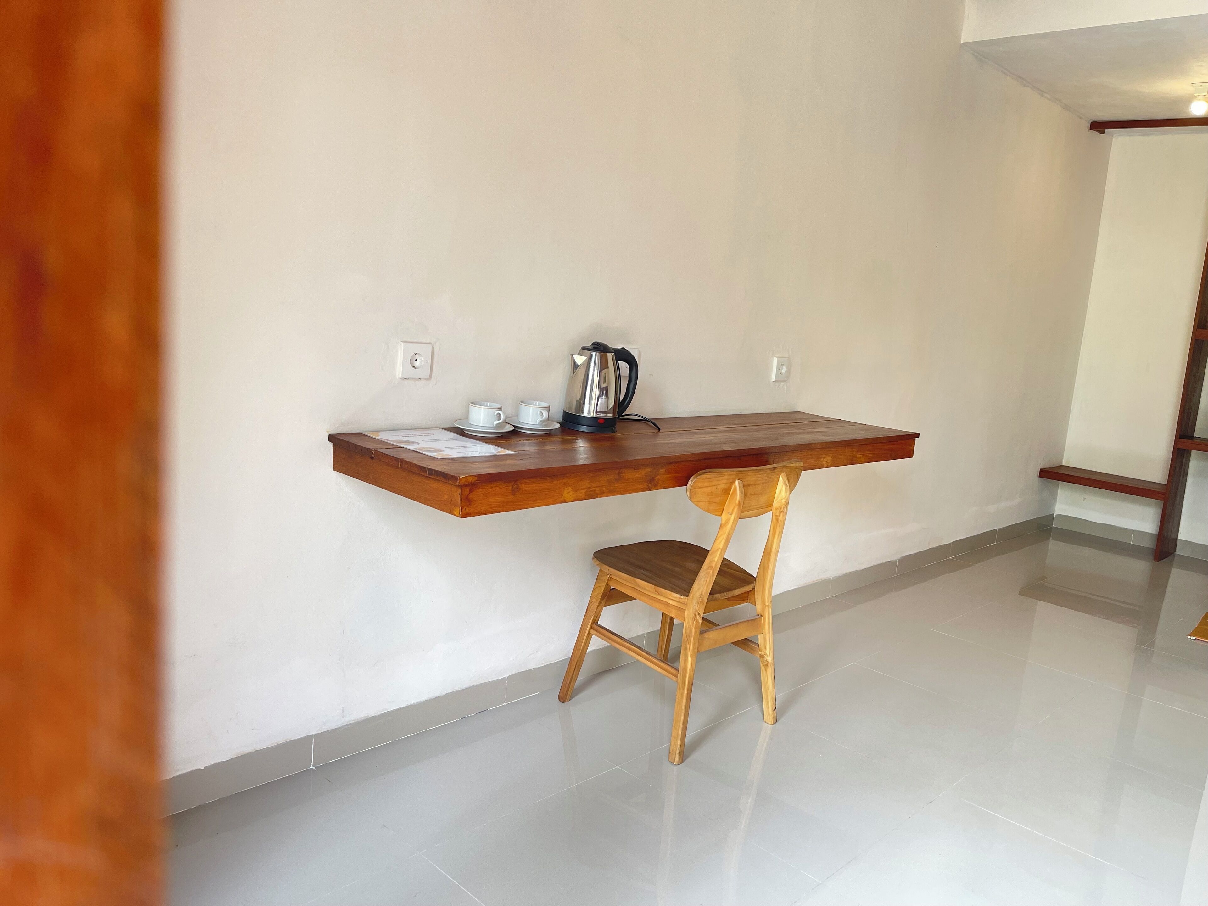 Habitación Deluxe doble, vistas a la piscina | Servicio de comidas en la habitación