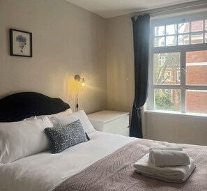 1 bedroom, iron/ironing board, free WiFi, bed sheets - Cavendish Charm     Mayfair Apartment (Greater London)
