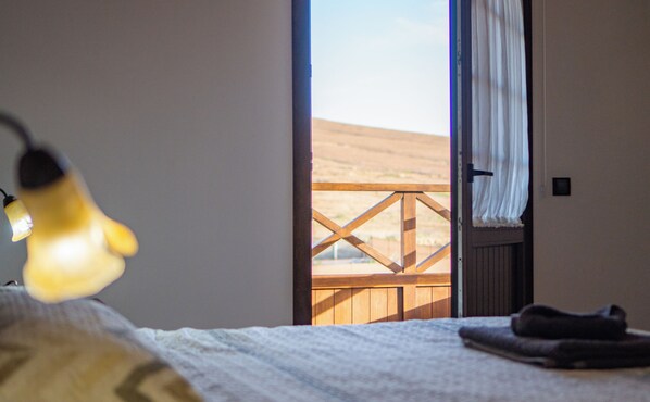 Iron/ironing board, Internet, bed sheets - Villa Tebeto with spectacular Sunsets and Sacred Mountain views (Tindaya)