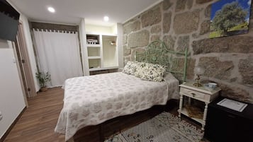 Double Room, Garden View | Desk, free WiFi