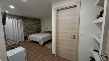 Double Room, Garden View | Desk, free WiFi