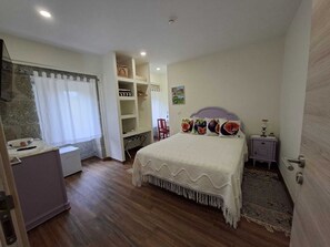 Double Room, Garden View | Desk, free WiFi