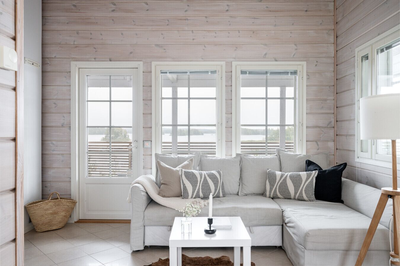 电视、壁炉、书