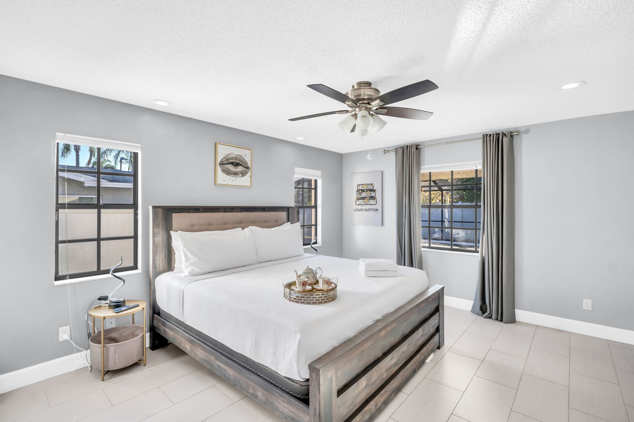 3 عدّة غرف نوم ومكتب ومكواة/لوح كي وسرير سفر