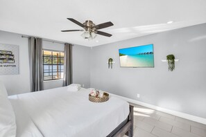 3 bedrooms, desk, iron/ironing board, travel cot - Balay Clearwater: Heated Pool, Grill, 15 min Beach (Clearwater)