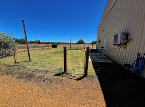 المنطقة المحيطة بالمنشأة