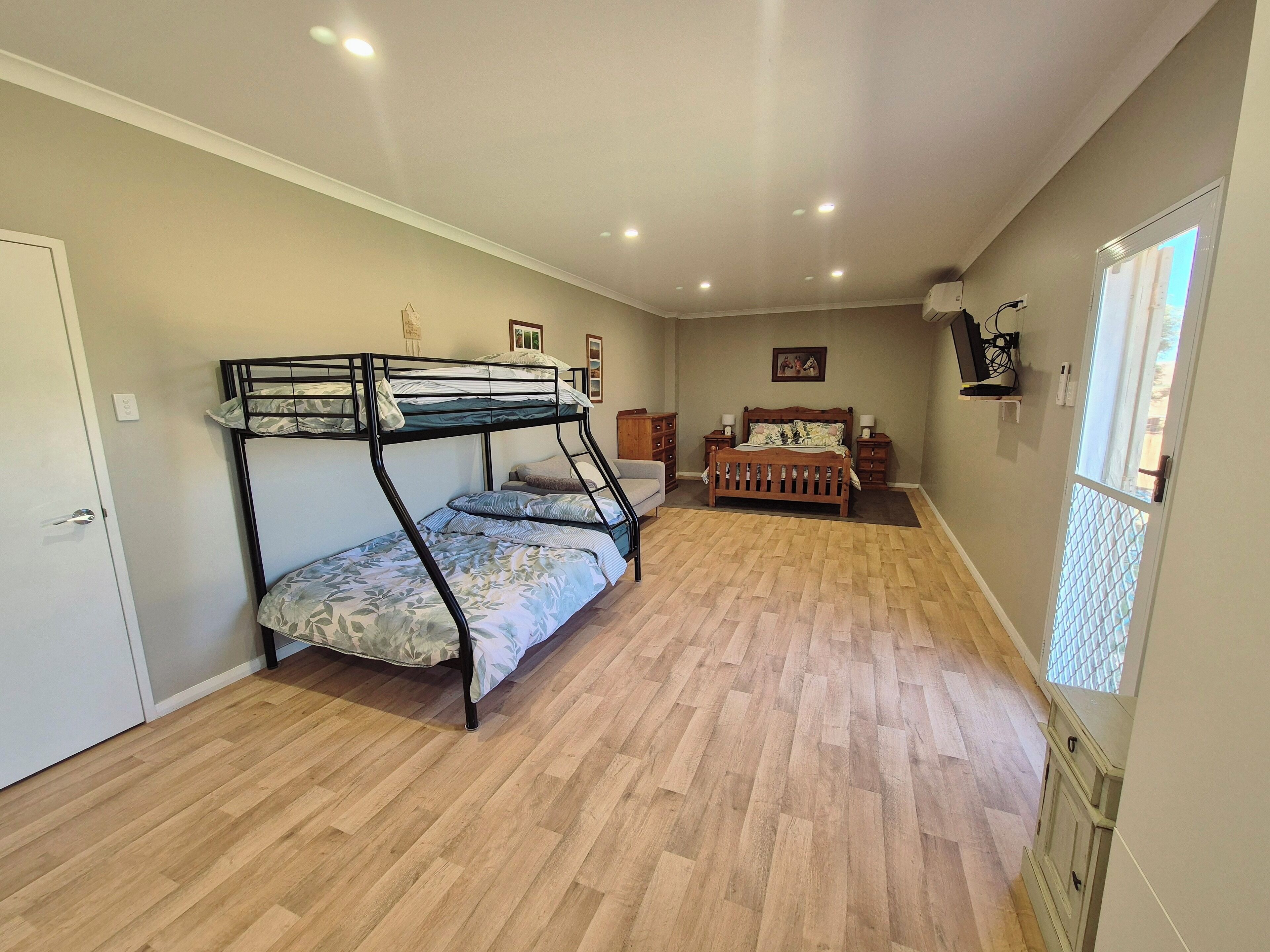 1 bedroom, bed sheets