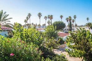 Property grounds - Villa Catieta - Two Bedroom Villa, Sleeps 4 (S'Algar)