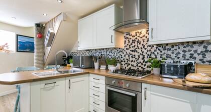 Stabl Criccieth - sleeps 2 guests in 1 bedroom