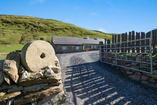 Helfa - sleeps 14 guests  in 3 bedrooms