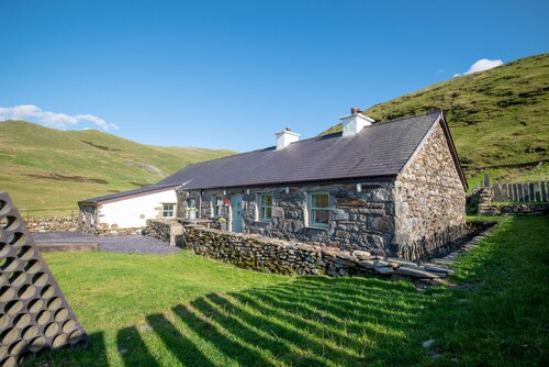 Helfa - sleeps 14 guests  in 3 bedrooms