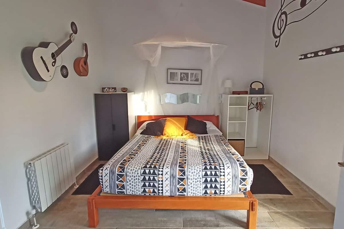 Kahden hengen superior-huone, näköala puutarhaan | Silitysrauta/-lauta, ilmainen Wi-Fi, pääsy pyörätuolilla